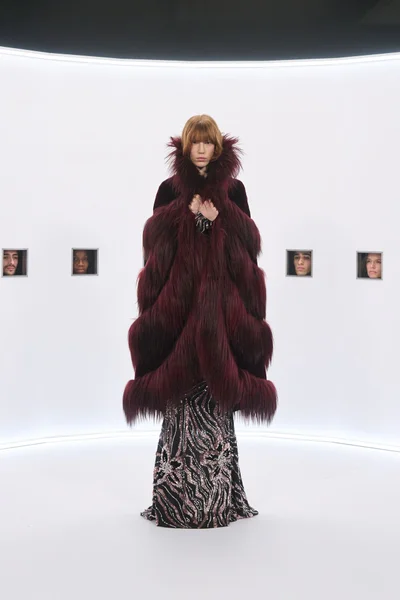 Look 18